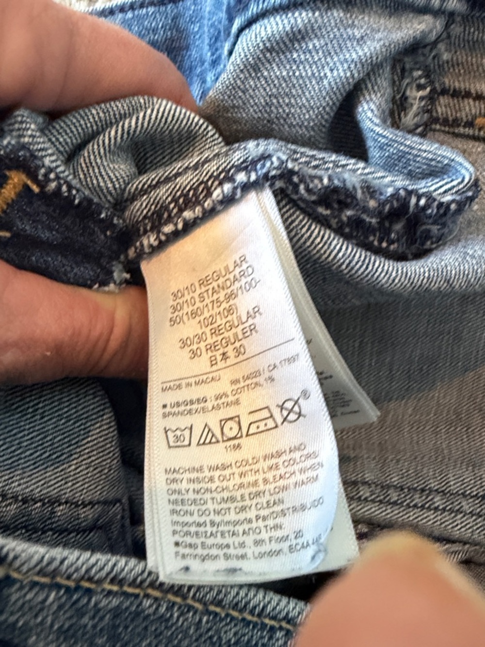 GAP Button Fly Denim 8" Girlfriend Mid-rise Shorts Size 10 - Picture 6 of 7